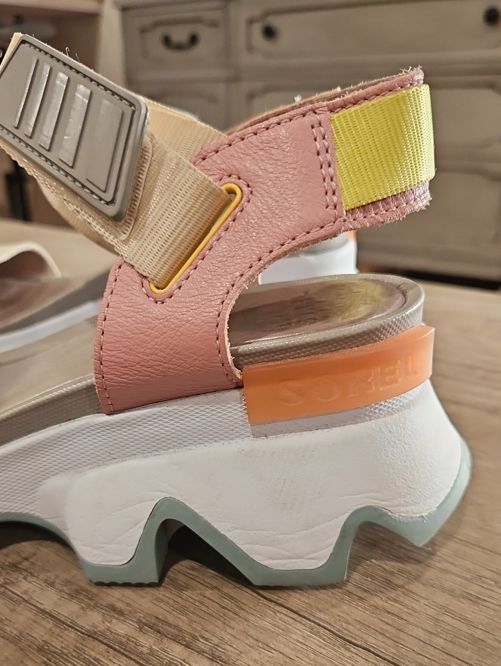 Sorel Womens Kinetic Wedge Platform Sandals - Chalk, Eraser Pink size 7.5 - Picture 3 of 8